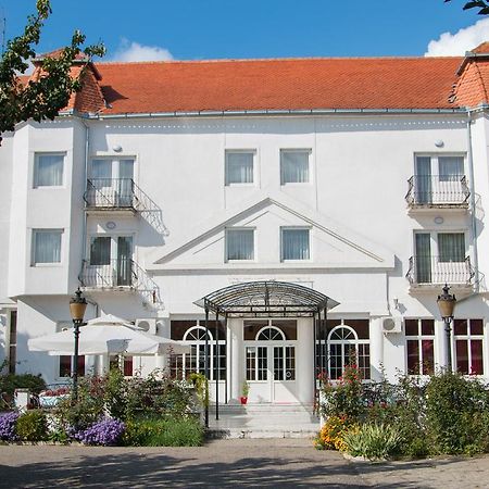 Beli Dvor Hotell Sombor Exteriör bild
