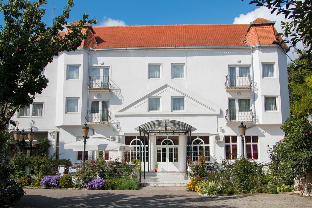 Beli Dvor Hotell Sombor Exteriör bild