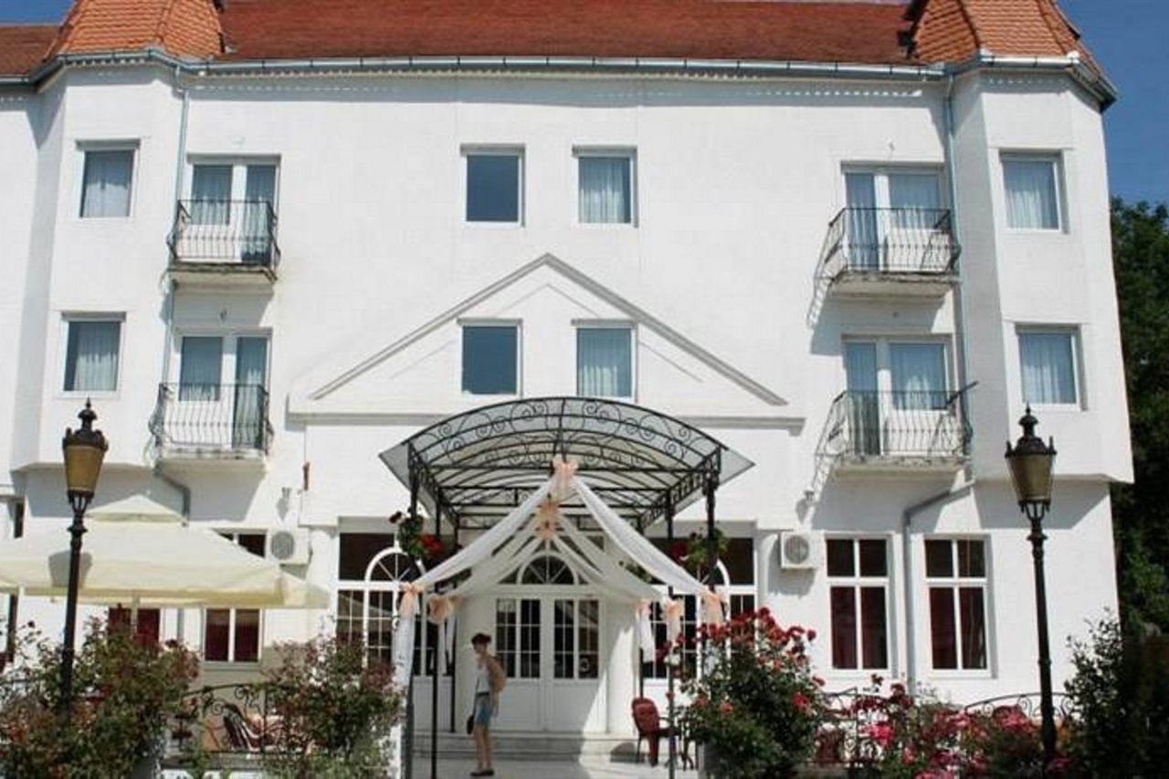 Beli Dvor Hotell Sombor Exteriör bild