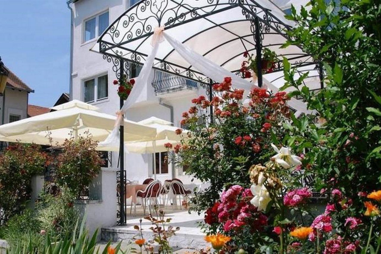 Beli Dvor Hotell Sombor Exteriör bild